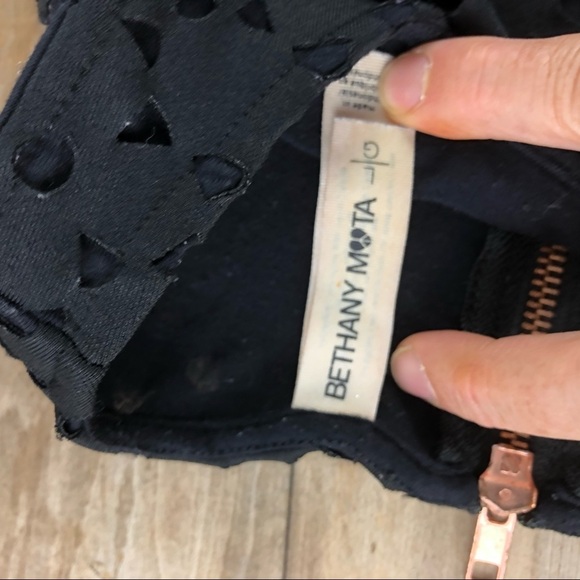 Bethany Mota black cropped laser cut sleeveless top wms sz large - Picture 4 of 10